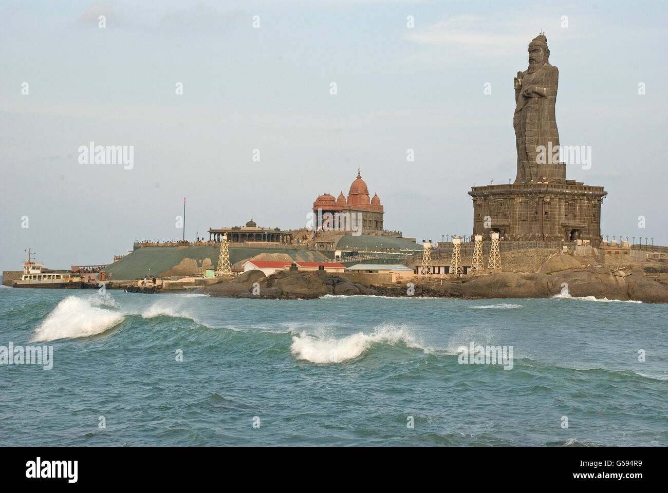 Océan Indien et Vivekananda Memorial Rock, Kanyakumari, Tamil Nadu, Inde Banque D'Images