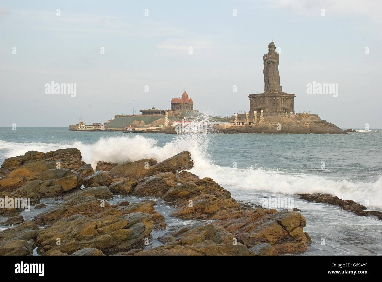 Océan Indien et Vivekananda Memorial Rock, Kanyakumari, Tamil Nadu, Inde Banque D'Images