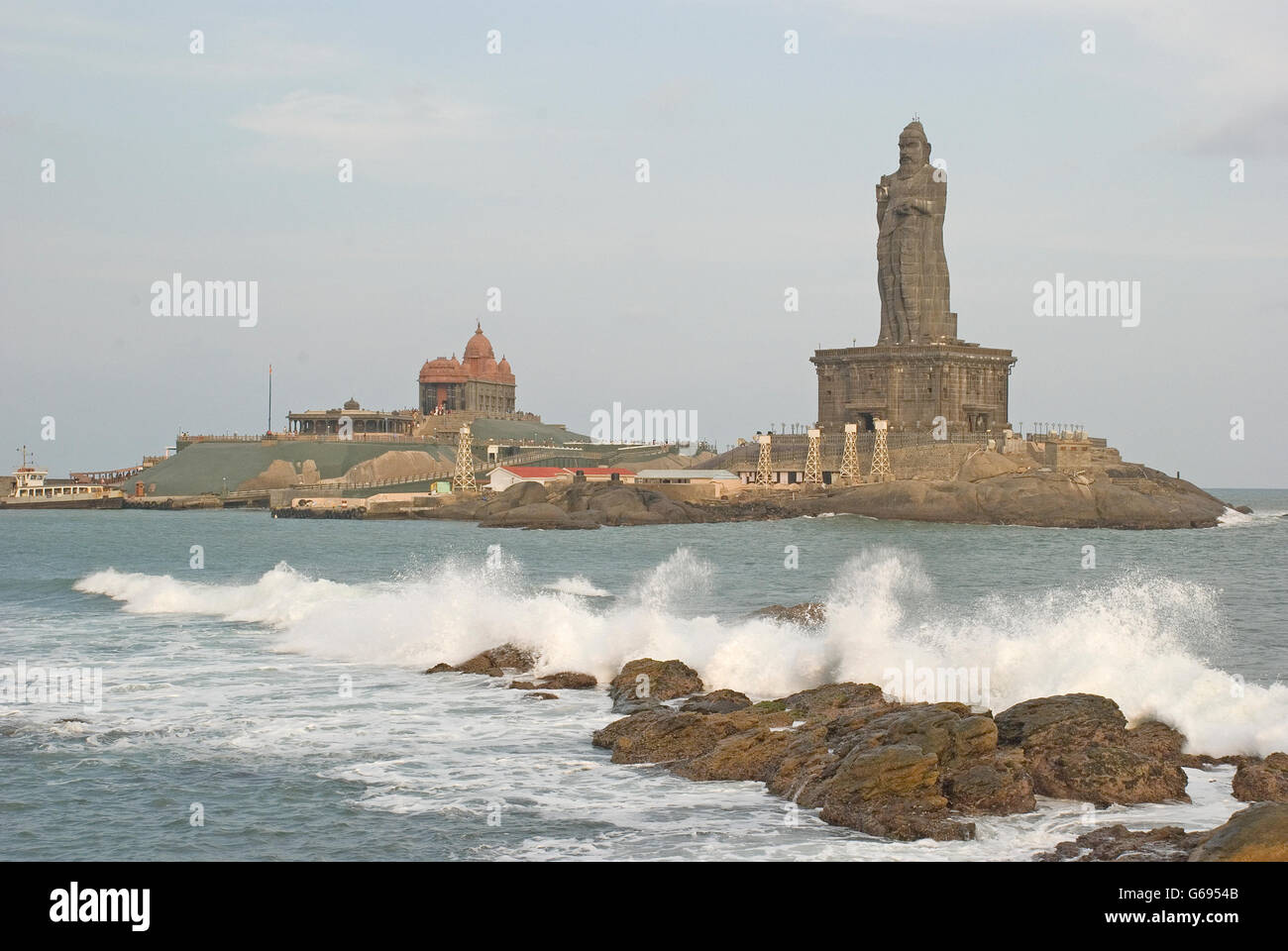 Océan Indien et Vivekananda Memorial Rock, Kanyakumari, Tamil Nadu, Inde Banque D'Images