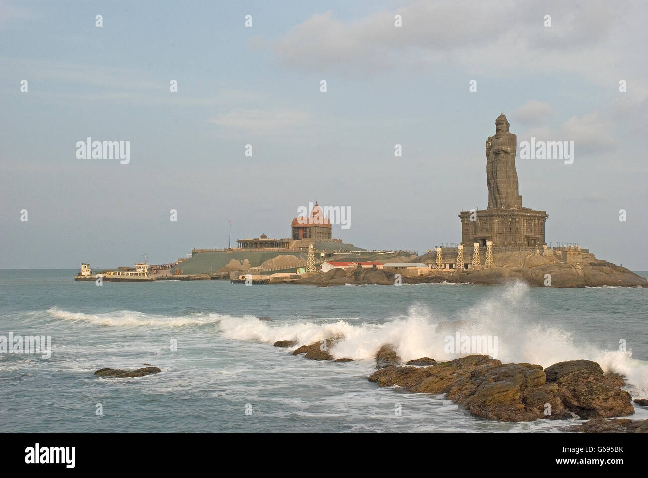 Océan Indien et Vivekananda Memorial Rock, Kanyakumari, Tamil Nadu, Inde Banque D'Images