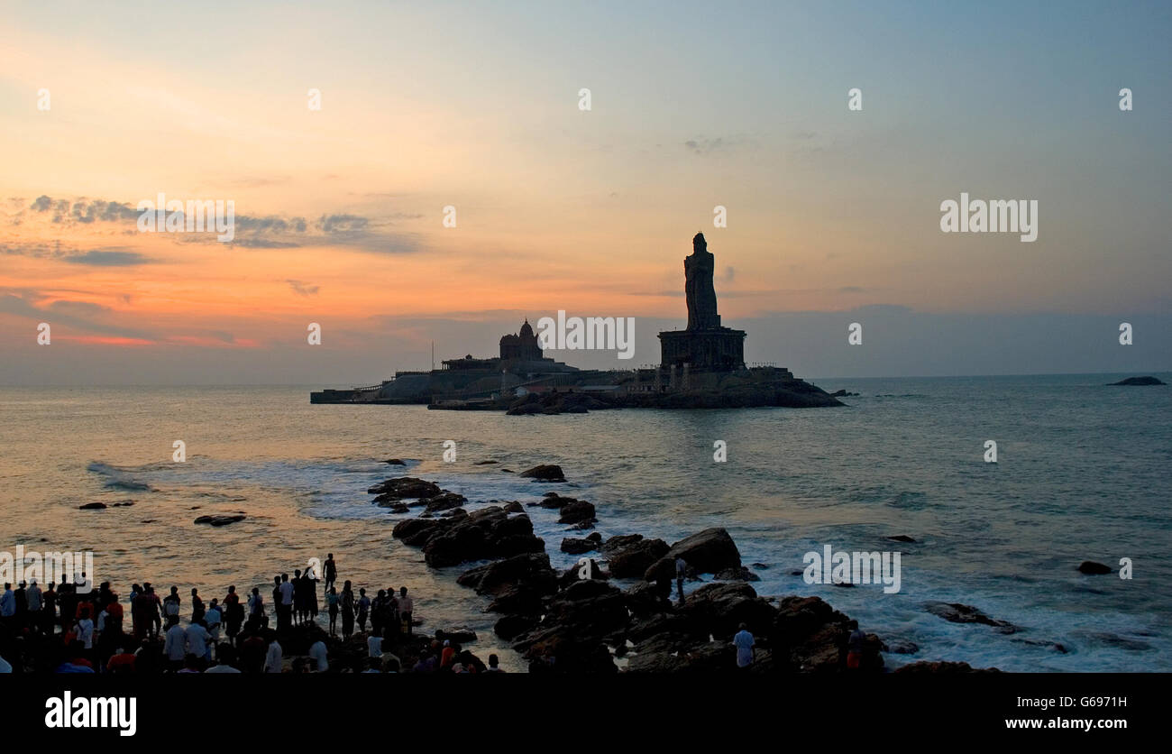 Lever du soleil sur l'Océan Indien, Vivekananda Memorial Rock, Kanyakumari, Tamil Nadu, Inde Banque D'Images