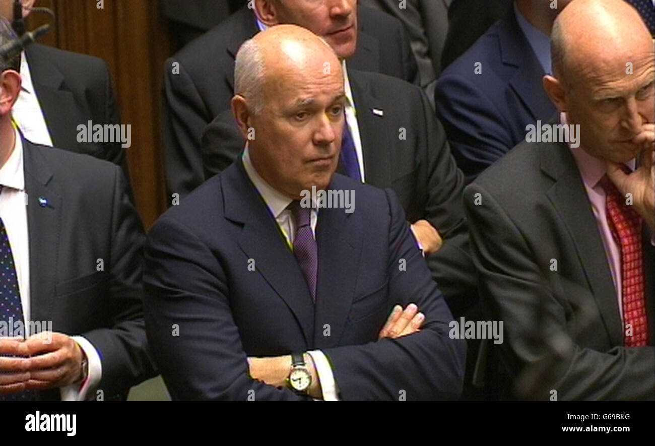 Le secrétaire au travail et aux pensions, Iain Duncan Smith, pendant les questions du premier ministre à la Chambre des communes, à Londres. Banque D'Images