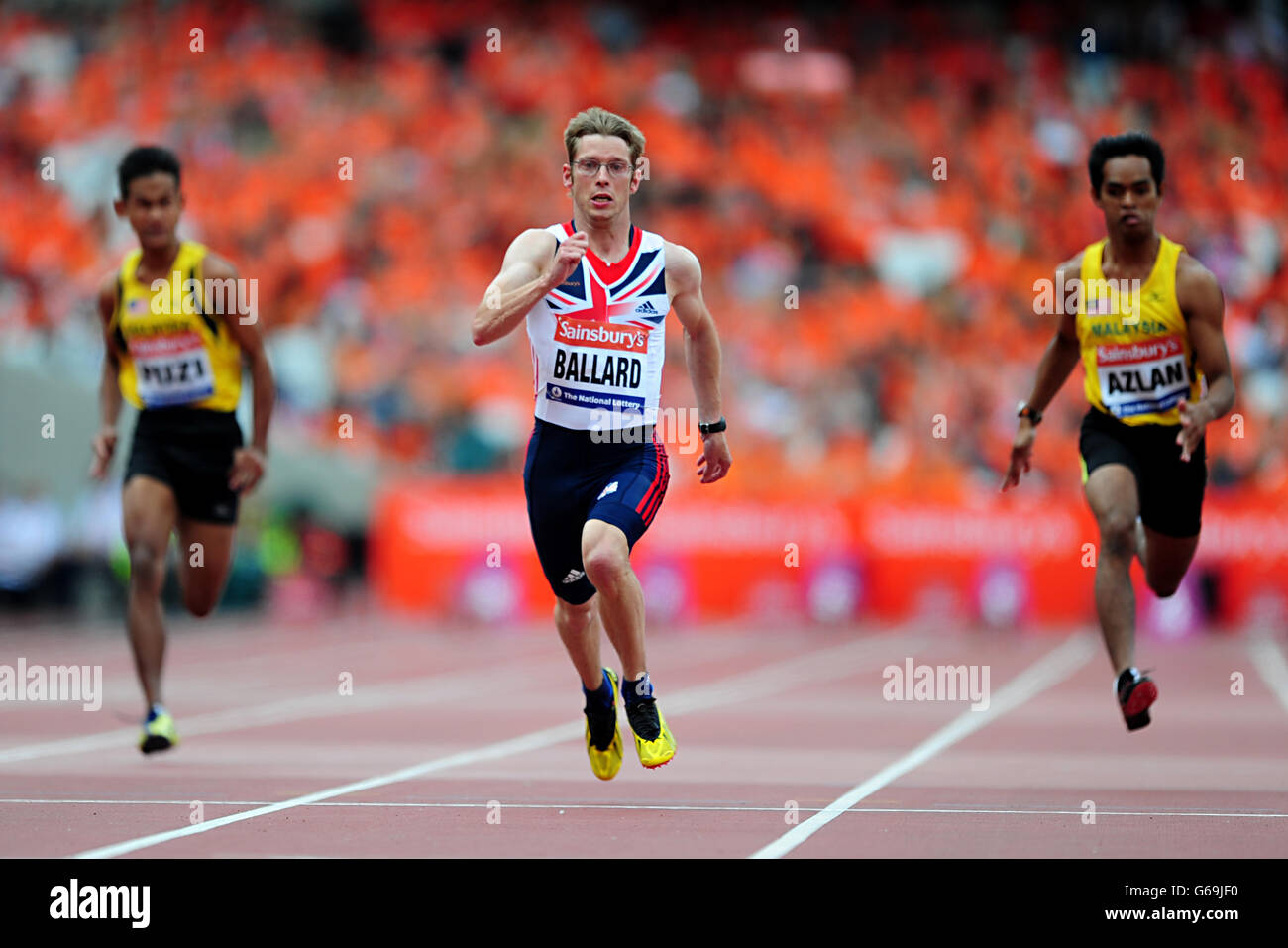 Graeme Ballard (centre) de Grande-Bretagne remporte le T 36 de 100 mètres pour les hommes lors du Défi Para International de Sainsburys au stade olympique de Londres. Banque D'Images