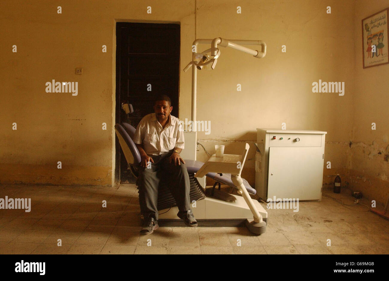 Un centre médical à Bassora, dans le sud de l'Irak, qui a été pillé. Banque D'Images
