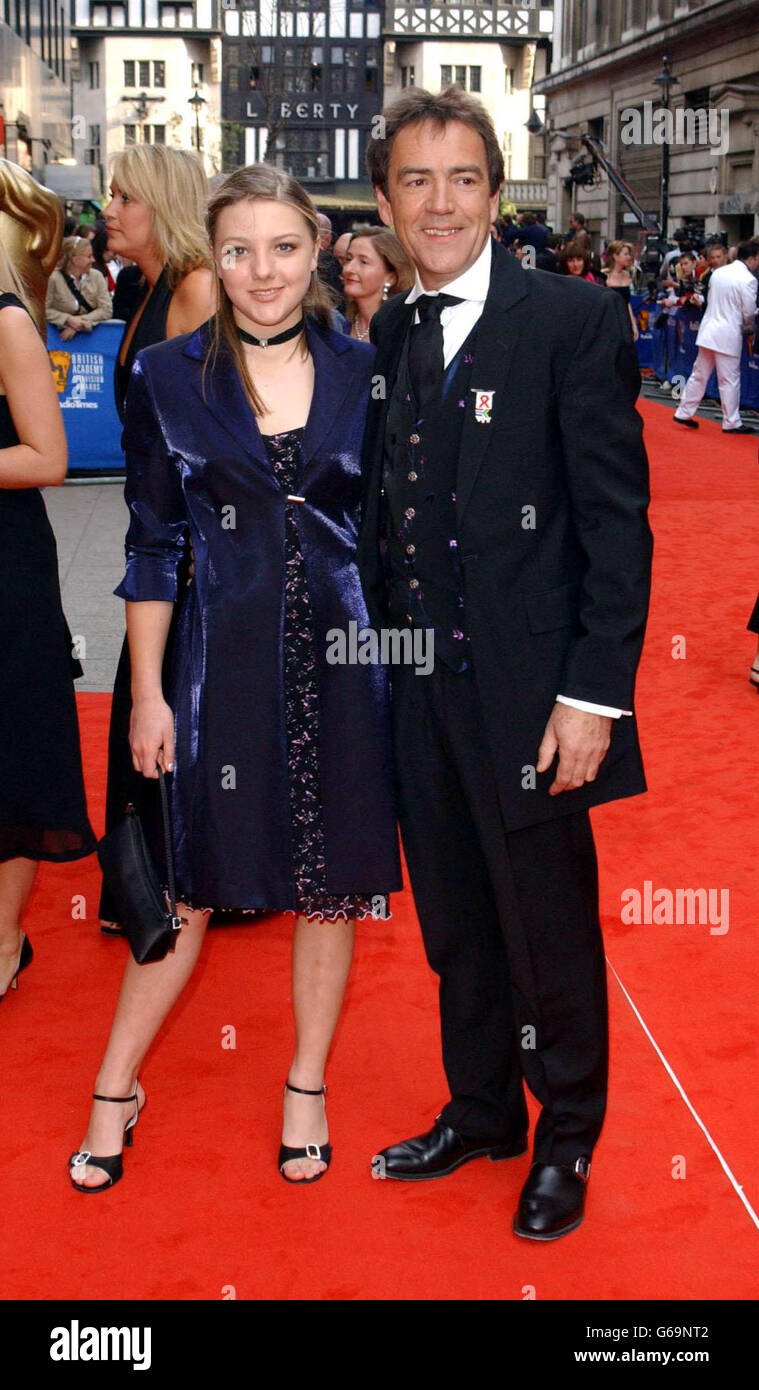 L'acteur Robert Lindsay et sa fille Sydney arrivent pour les British Academy Television Awards au London Palladium. Banque D'Images