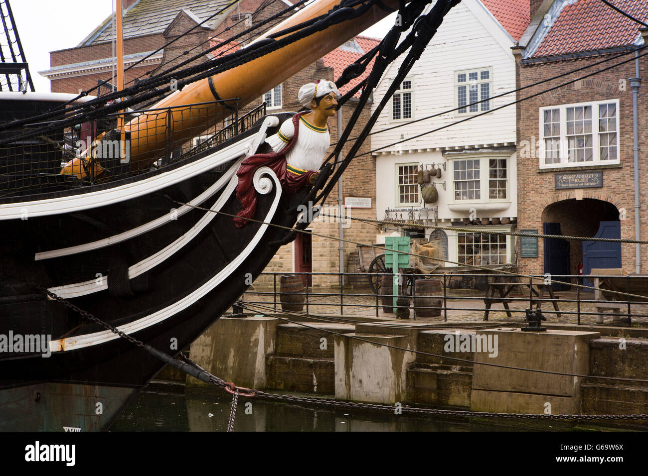 Royaume-uni, Angleterre, comté de Durham, Hartlepool Maritime Experience, HMS Trincomalee de proue et à quai Banque D'Images