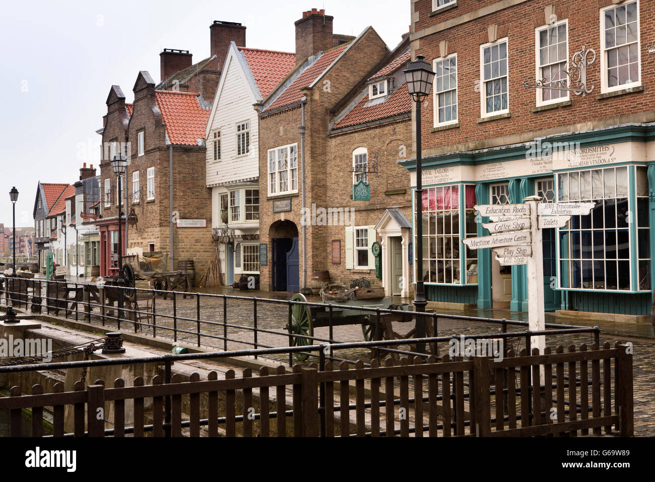 Royaume-uni, Angleterre, comté de Durham, Hartlepool Maritime Experience, bâtiments à quai Banque D'Images