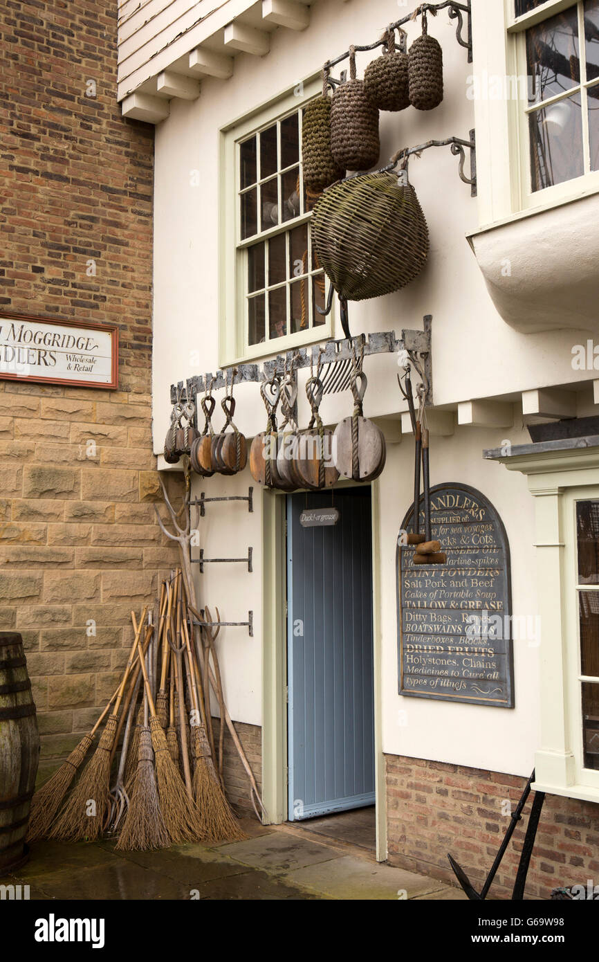 Royaume-uni, Angleterre, comté de Durham, Hartlepool Maritime Experience, bâtiments à quai, Chandler's shop Banque D'Images