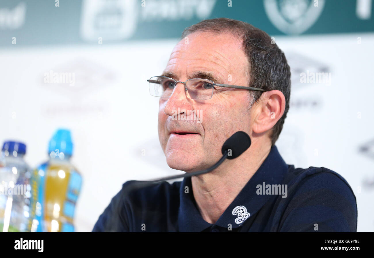 République d'Irlande manager Martin O'Neill lors d'une conférence de presse au stade de Montbauron, Versailles. Banque D'Images