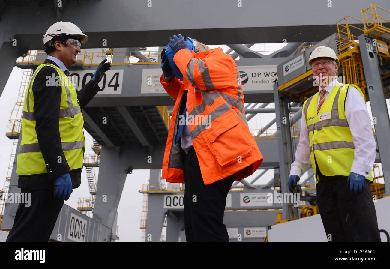 Boris Johnson visites DP World London Gateway Banque D'Images