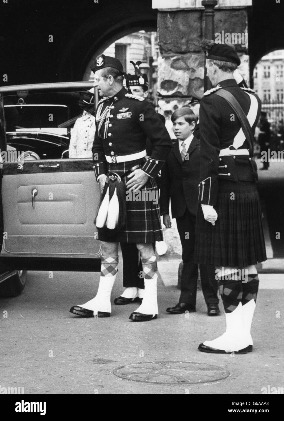 Le prince Philip, duc d'Édimbourg, avec son fils le prince Andrew. *balayage basse résolution - balayage haute résolution sur demande* Banque D'Images