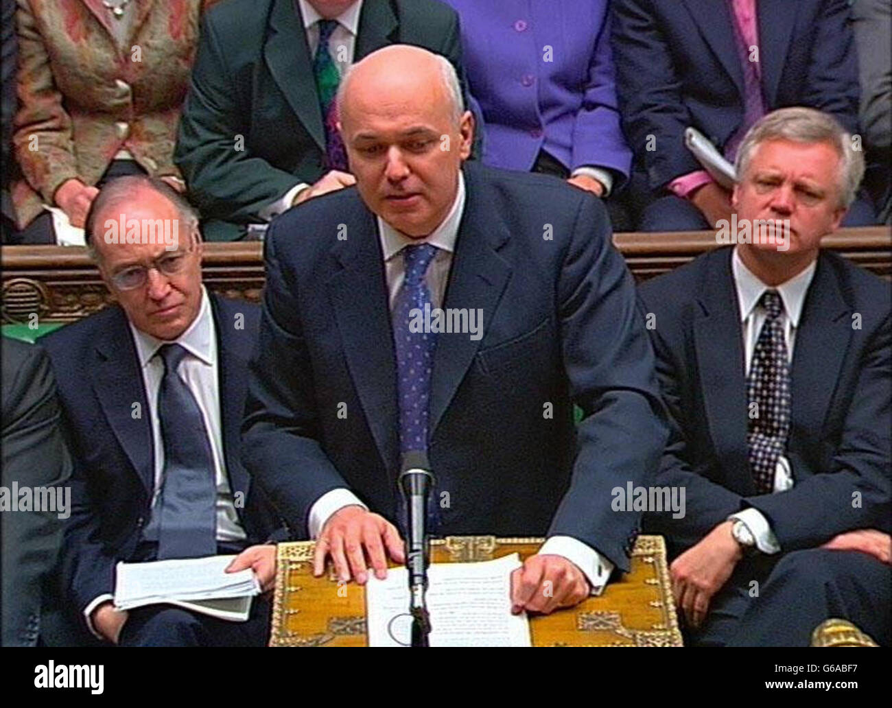 Capture d'écran du chef de l'opposition, Iain Duncan Smith, parlant à la Chambre des communes, à Londres, pendant les questions du premier ministre. Banque D'Images