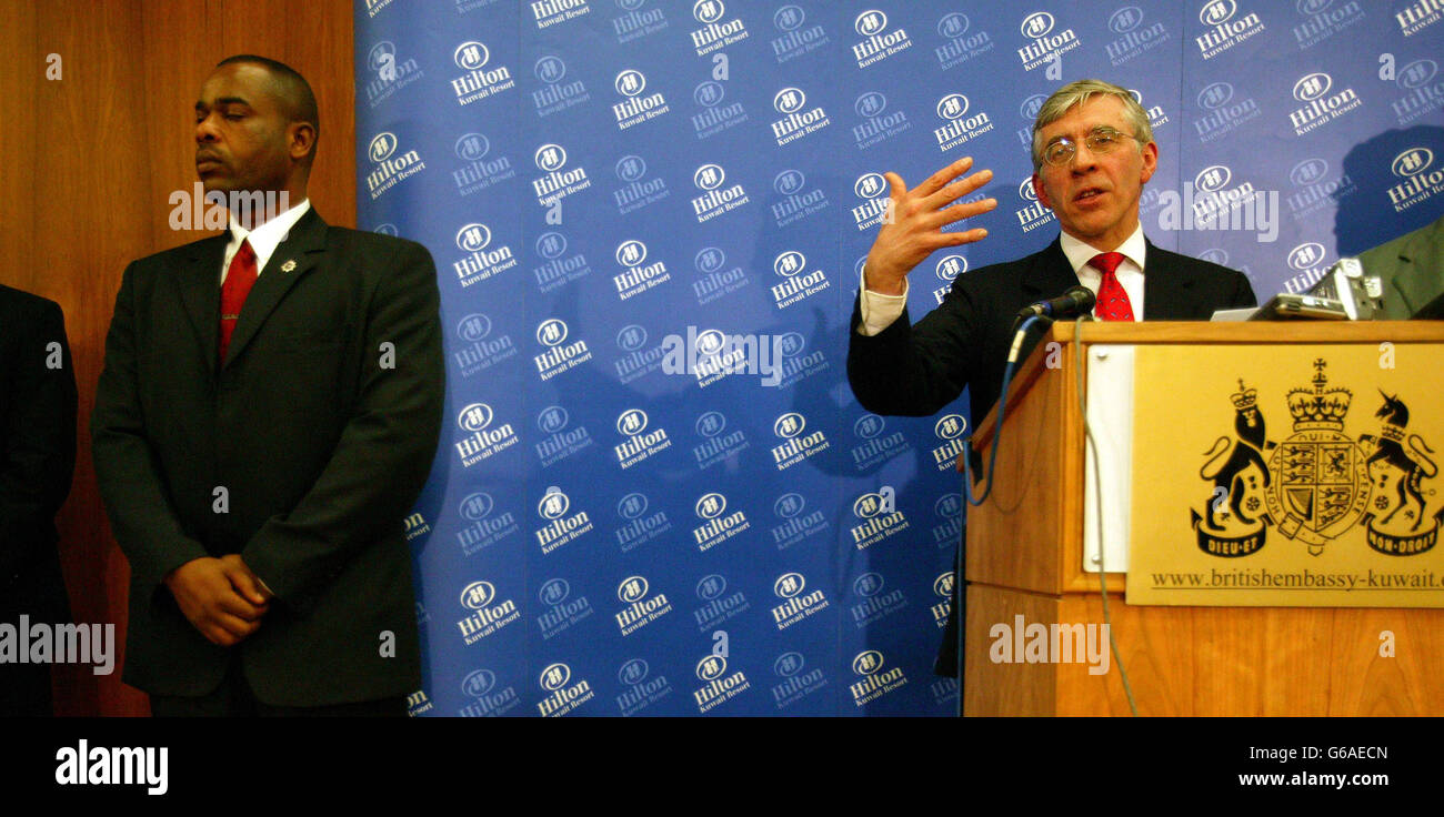 Jack Straw, secrétaire britannique des Affaires étrangères, lors d'une conférence de presse à l'hôtel Hilton, au Koweït. M. Straw, lors d'une visite dans les États du Golfe, a minimisé les suggestions selon lesquelles la Syrie serait la prochaine sur la liste des actions militaires suite au renversement de Saddam Hussein. * toutefois, il a souligné que le gouvernement du président Bachar el-Assad devait expliquer si des membres du régime irakien avaient cherché refuge en Syrie. PA photo/Dan Chung/The Guardian/MOD Pool Banque D'Images