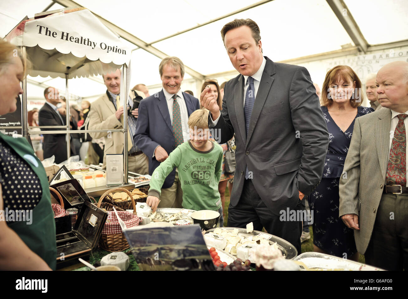 David Cameron visite agricole dans le Devon Banque D'Images