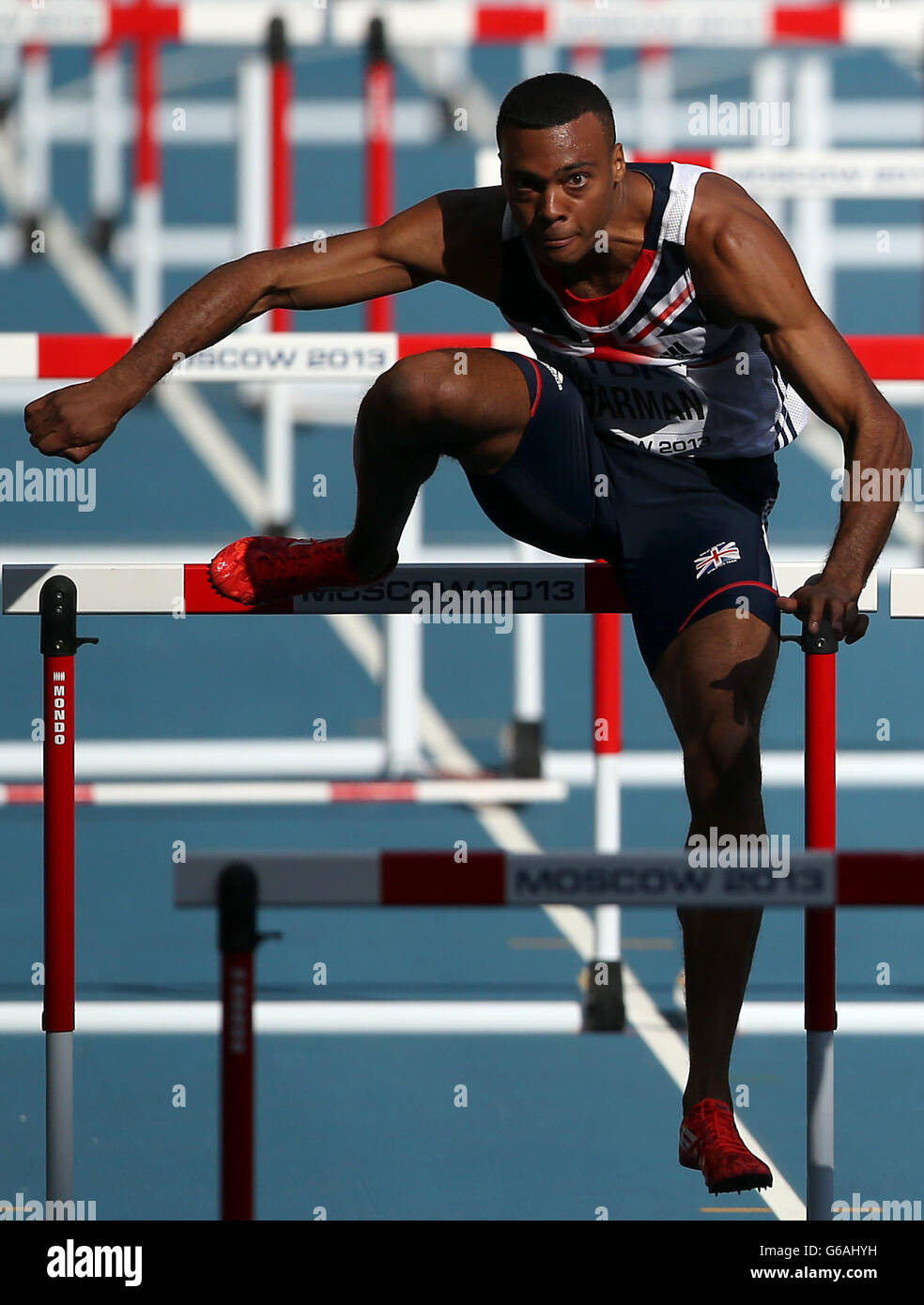 William Sharman, en Grande-Bretagne, participe aux épreuves masculines de 110 mètres lors du deuxième jour des Championnats du monde d'athlétisme de l'IAAF 2013 au stade Luzhniki à Moscou, en Russie. Banque D'Images