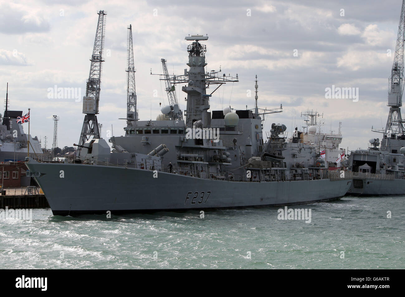 HMS Westminster, frégate de type 23, dans le port naval de Portsmouth, attendant de naviguer demain pour participer à un exercice d'entraînement Cougar en Méditerranée, le navire se rendra à Gibraltar en route. Banque D'Images