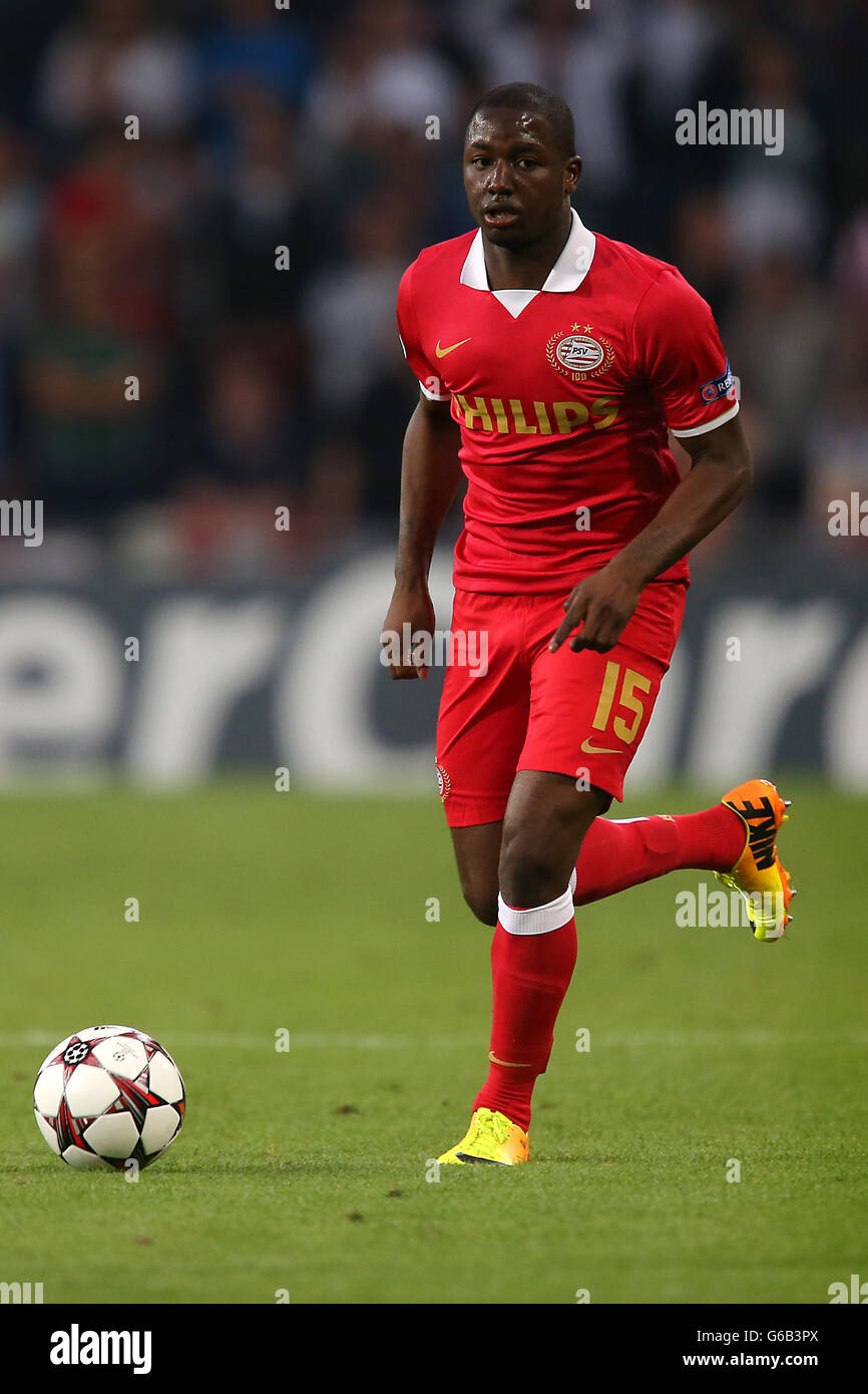 Football - UEFA Champions League - Play-offs - PSV Eindhoven v AC Milan - Stade Philips. JETRO Willems, PSV Eindhoven. Banque D'Images