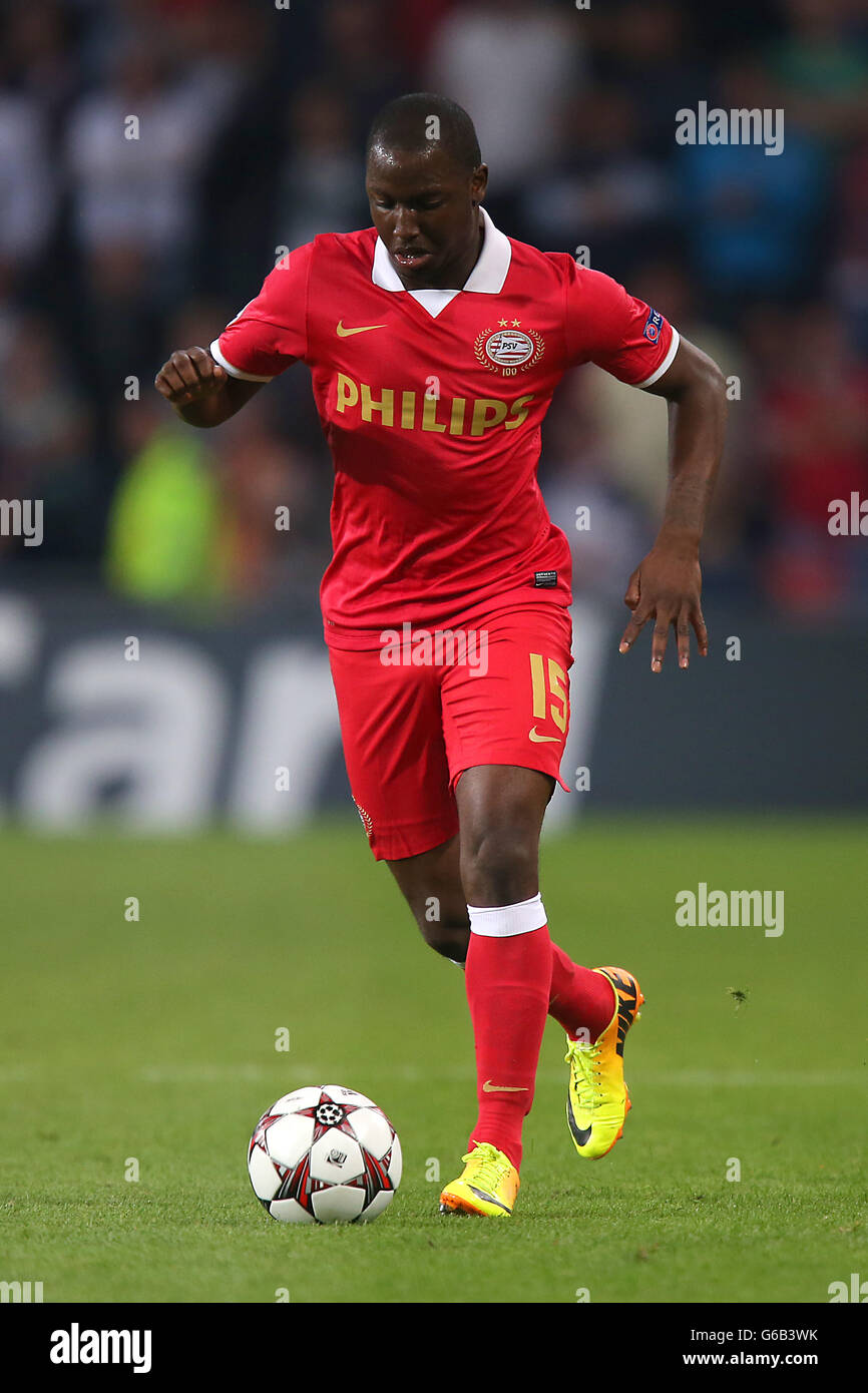Football - UEFA Champions League - Play-offs - PSV Eindhoven v AC Milan - Stade Philips. JETRO Willems, PSV Eindhoven. Banque D'Images