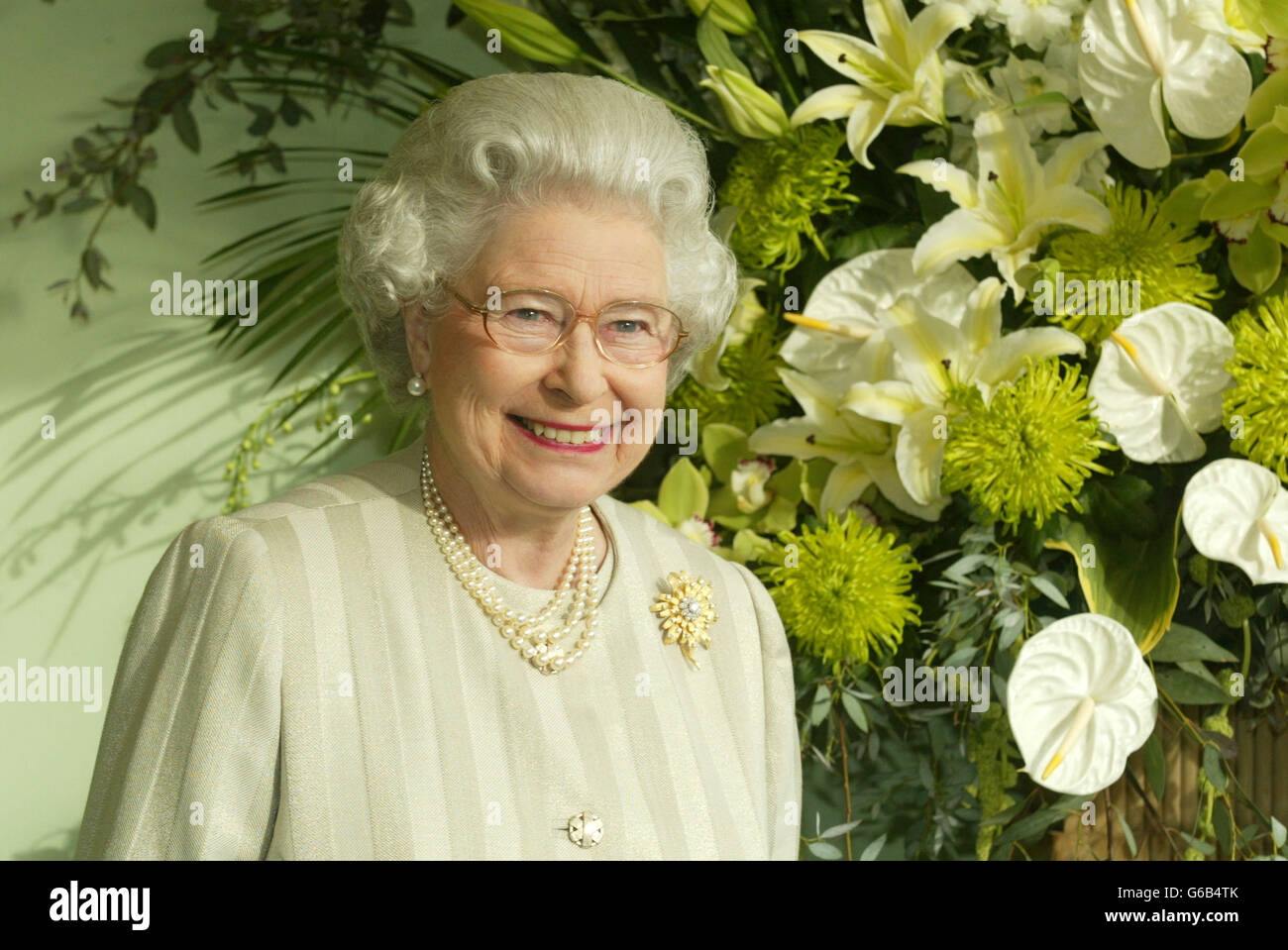 La reine Elizabeth II visite le Chelsea Flower Show de la Royal Horticultural Society à Londres. Banque D'Images