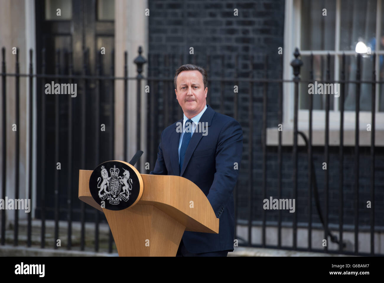 Londres, Royaume-Uni. 24 Juin, 2016. Le premier ministre David Cameron , à l'extérieur de 10 Downing Street, démissionne Crédit : Ian Davidson/Alamy Live News Banque D'Images