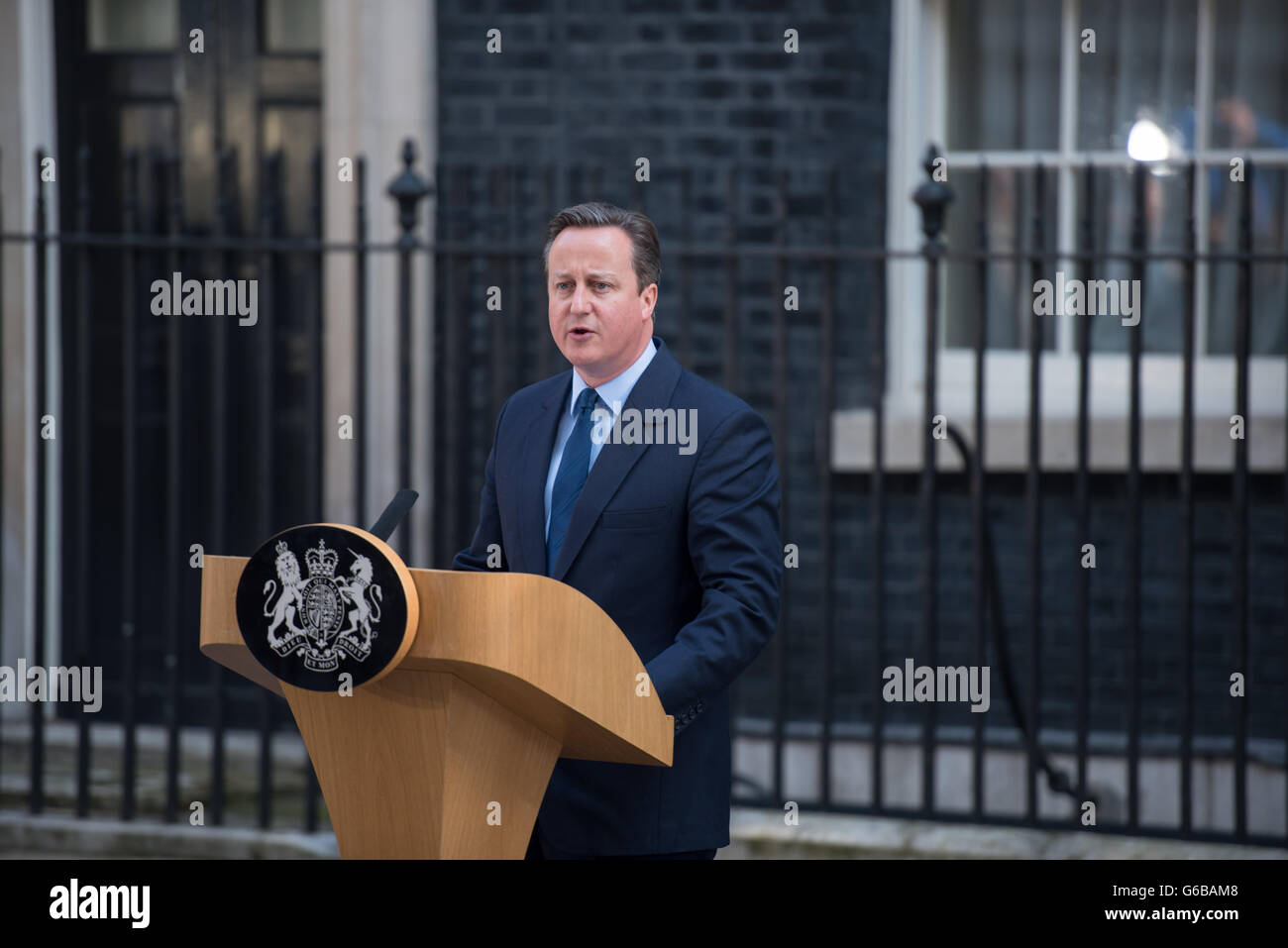 Londres, Royaume-Uni. 24 Juin, 2016. Le premier ministre David Cameron , à l'extérieur de 10 Downing Street, démissionne Crédit : Ian Davidson/Alamy Live News Banque D'Images
