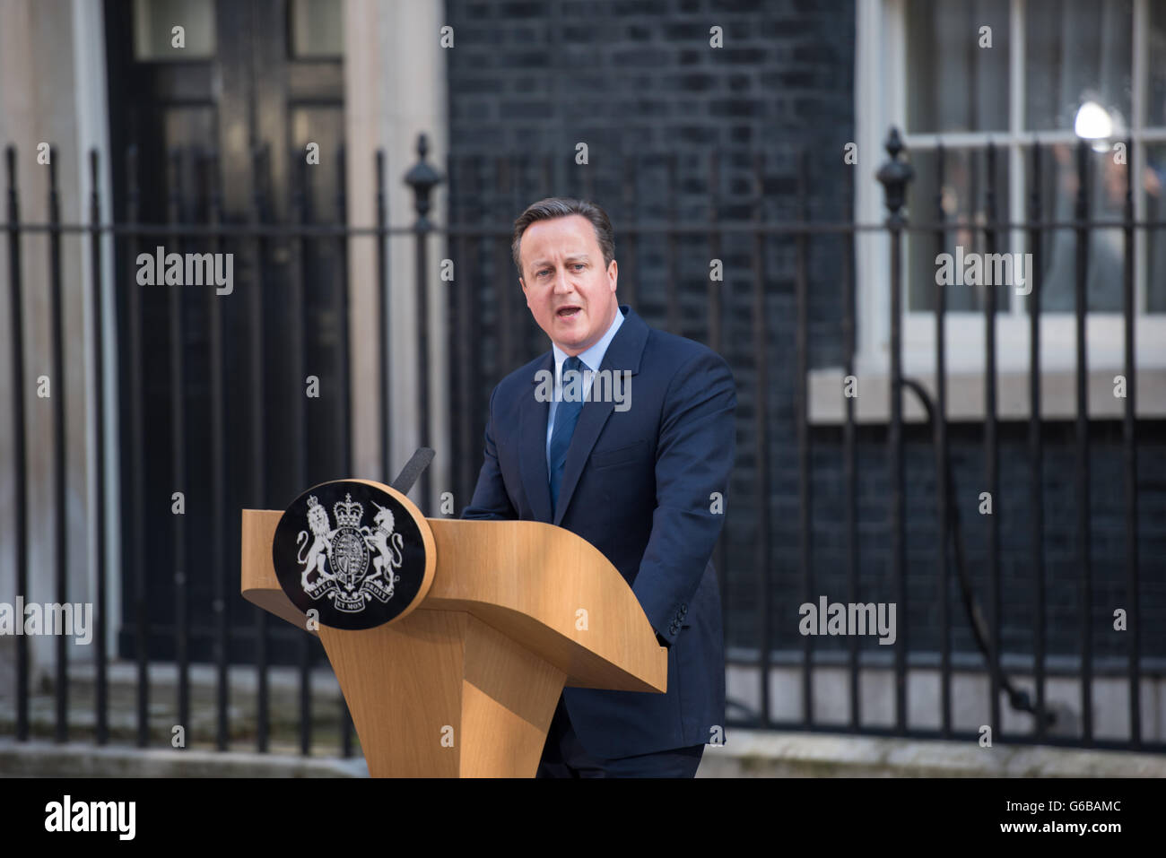 Londres, Royaume-Uni. 24 Juin, 2016. Le premier ministre David Cameron , à l'extérieur de 10 Downing Street, démissionne Crédit : Ian Davidson/Alamy Live News Banque D'Images