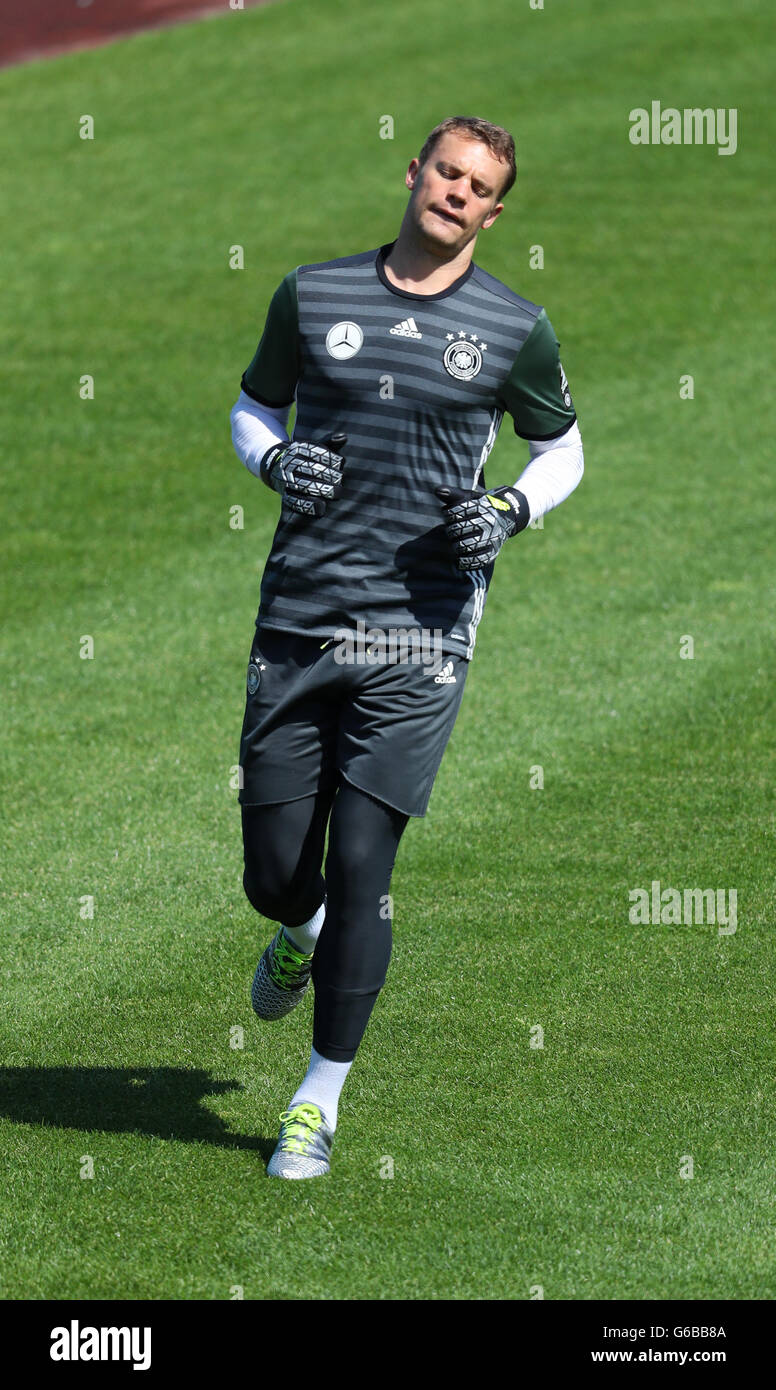 Evian Les Bains France 24 Juin 2016 Le Gardien Manuel Neuer Pendant Une Session De Formation De L Equipe Nationale De Football Allemande A Evian Les Bains France 24 Juin 2016 L Allemagne Fera Face A La Slovaquie