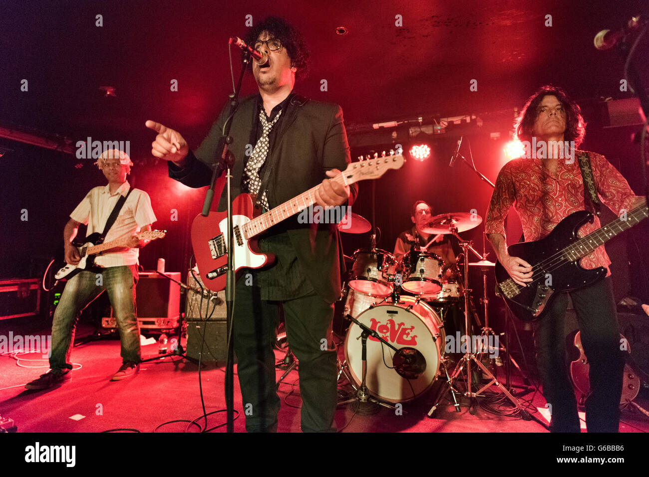 Manchester, UK. 23 Juin, 2016. Amour revisité en concert au Ruby Lounge, Manchester, Royaume-Uni. La bande a réformé pour célébrer les 10 ans depuis la mort de l'amour est membre fondateur Arthur Lee en 2006. La bande est rouillé Squeezebox (chanteur et guitariste, centre), Mike Randall (guitare), Dave Chapple (batterie) et David Green (basse), qui étaient membres de l'amour quand Lee a réformé la bande dans les années 90. Le line-up comprend également l'original Johnny Echols guitariste avec amour dans les années 60 (non représenté sur cette photo). Crédit : John Bentley/Alamy Live News Banque D'Images