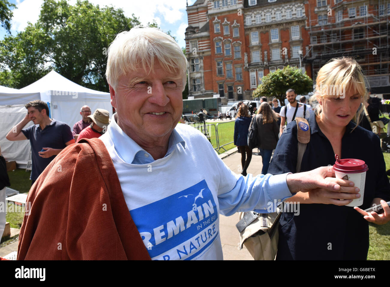 Westminster, London, UK. 24 juin 2016. Référendum européen : Vote Laisser gagne et David Cameron démissionne. Banque D'Images