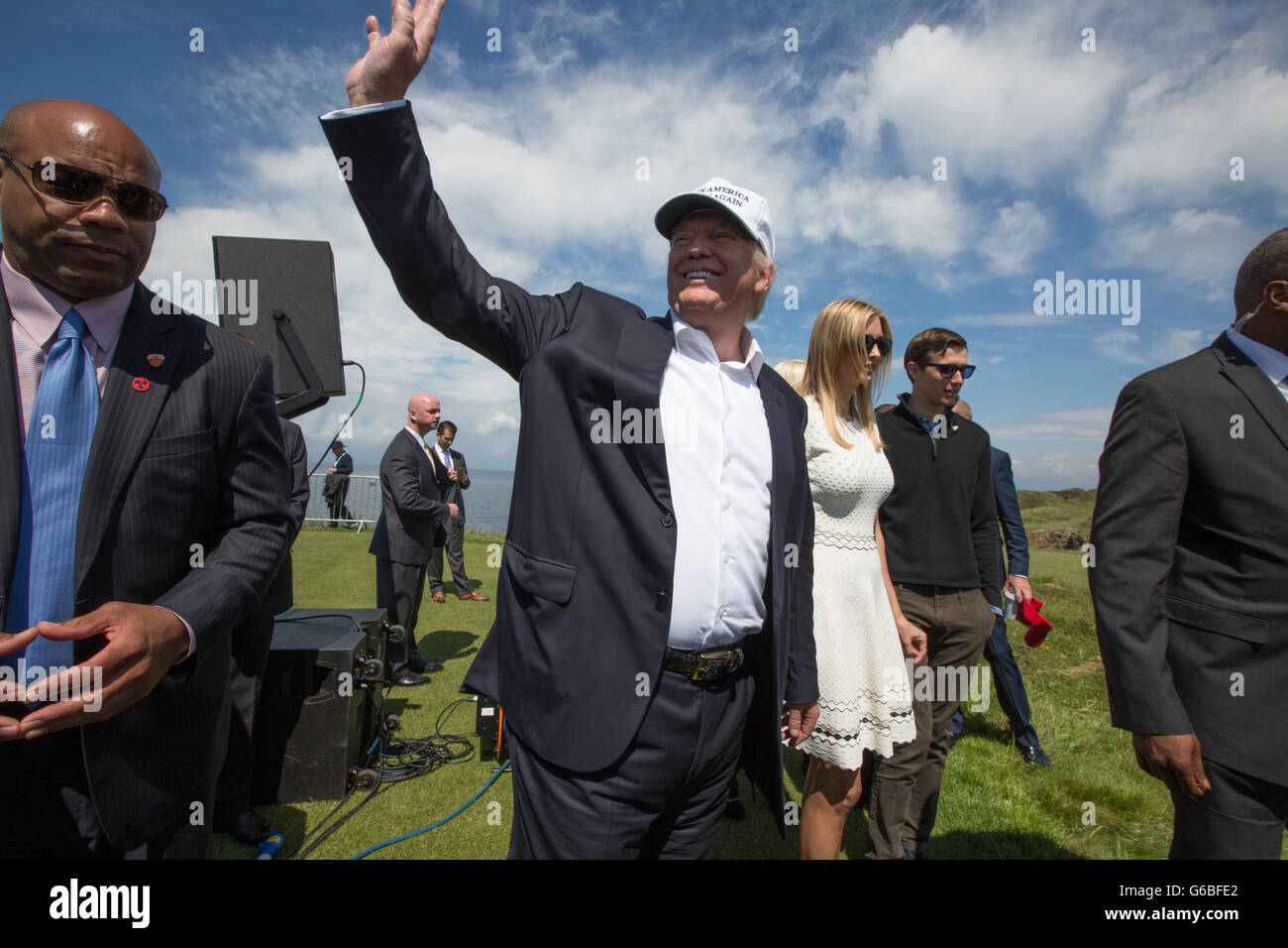 Candidat à la présidence de la République l'atout de Donald tient une conférence de presse sur le 9ème tee du trou, avec les membres de sa famille, Don Eric et Ivanka Trump, à son parcours de Golf de Turnberry Turnberry, dans, l'Écosse, le 24 juin 2016. Banque D'Images