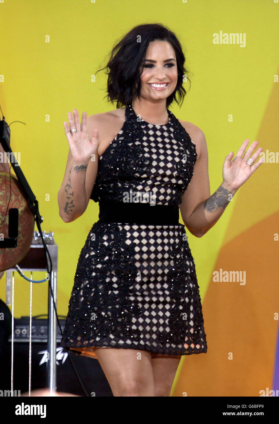 24 juin 2016 - New York, New York, États-Unis - Chanteur Demi Lovato joue sur 'Good Morning America' qui s'est tenue à Central Park. (Crédit Image : © Kaszerman ZUMA Nancy via le fil) Banque D'Images