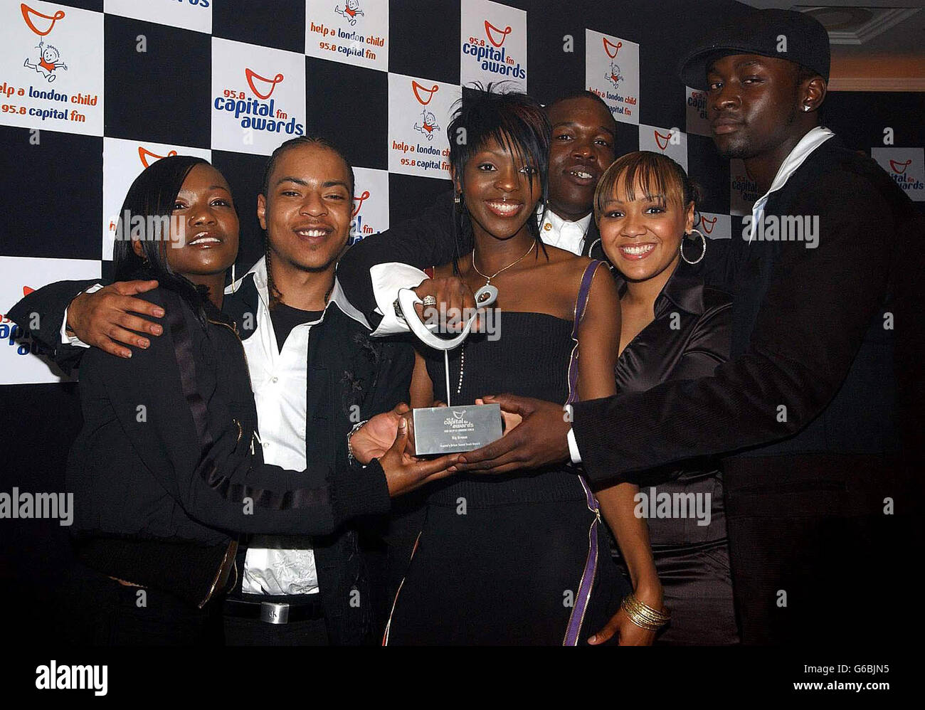 Big Brovaz avec leur prix Urban Soundtrack de la capitale, lors des Capital FM Awards - pour l'association caritative Help a London Child - au Royal Lancester Hotel. Banque D'Images