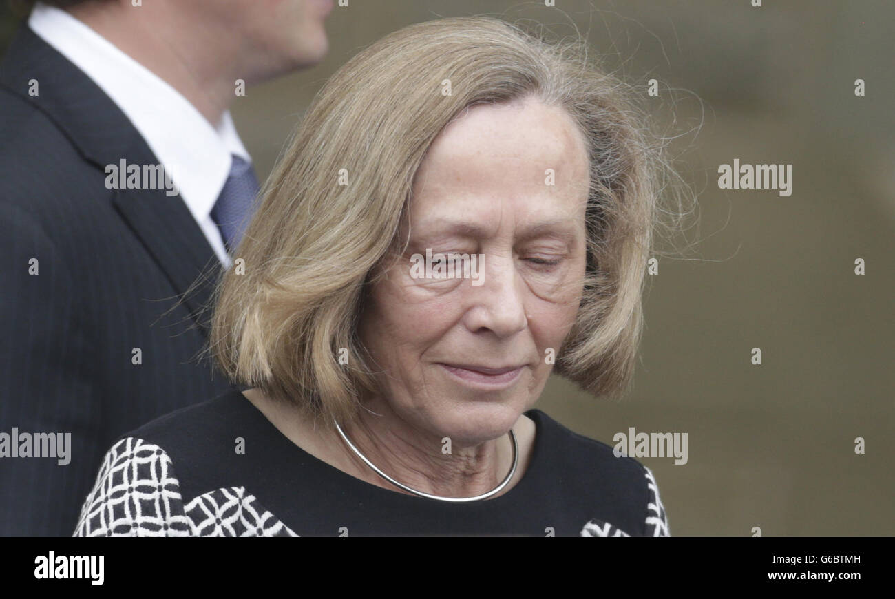 Sheila McLetchie, épouse de l'ancien chef conservateur écossais David McLetchie, assiste à ses funérailles à l'église St Columba à Édimbourg, en Écosse. Banque D'Images