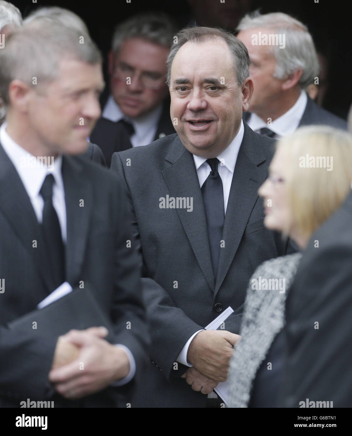 Le premier ministre Alex Salmond assiste aux funérailles de l'ancien chef conservateur écossais David McLetchie à l'église St Columba à Édimbourg, en Écosse. Banque D'Images