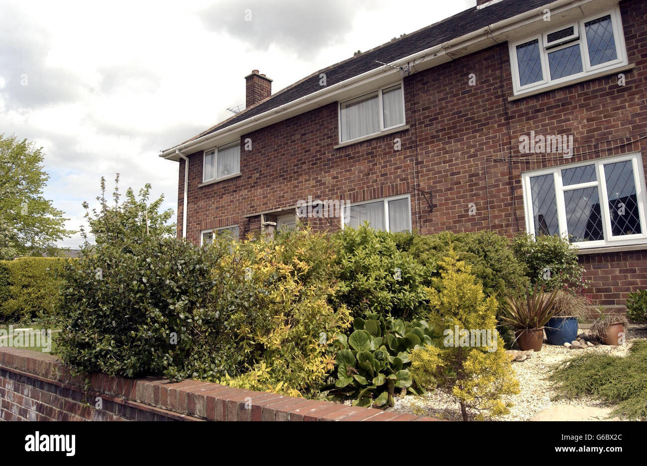 No 1 et no 3 St Bernard's Ave à Louth, Lincolnshire, après qu'un homme de 74 ans (censé vivre au no 1) est mort de problèmes cardiaques après un différend avec un voisin au sujet de la taille d'une haie (on ne sait pas si haie était à l'avant ou à l'arrière de la maison), la police a dit. *.. Un examen post mortem a montré que le pensionné, qui n'a pas été nommé, est décédé de causes naturelles à la suite de problèmes cardiaques. Il aurait été impliqué dans une altercation avec un propriétaire de 63 ans après avoir élagué des buissons sur l'avenue St Bernard, à Louth, dans le Lincolnshire. Banque D'Images