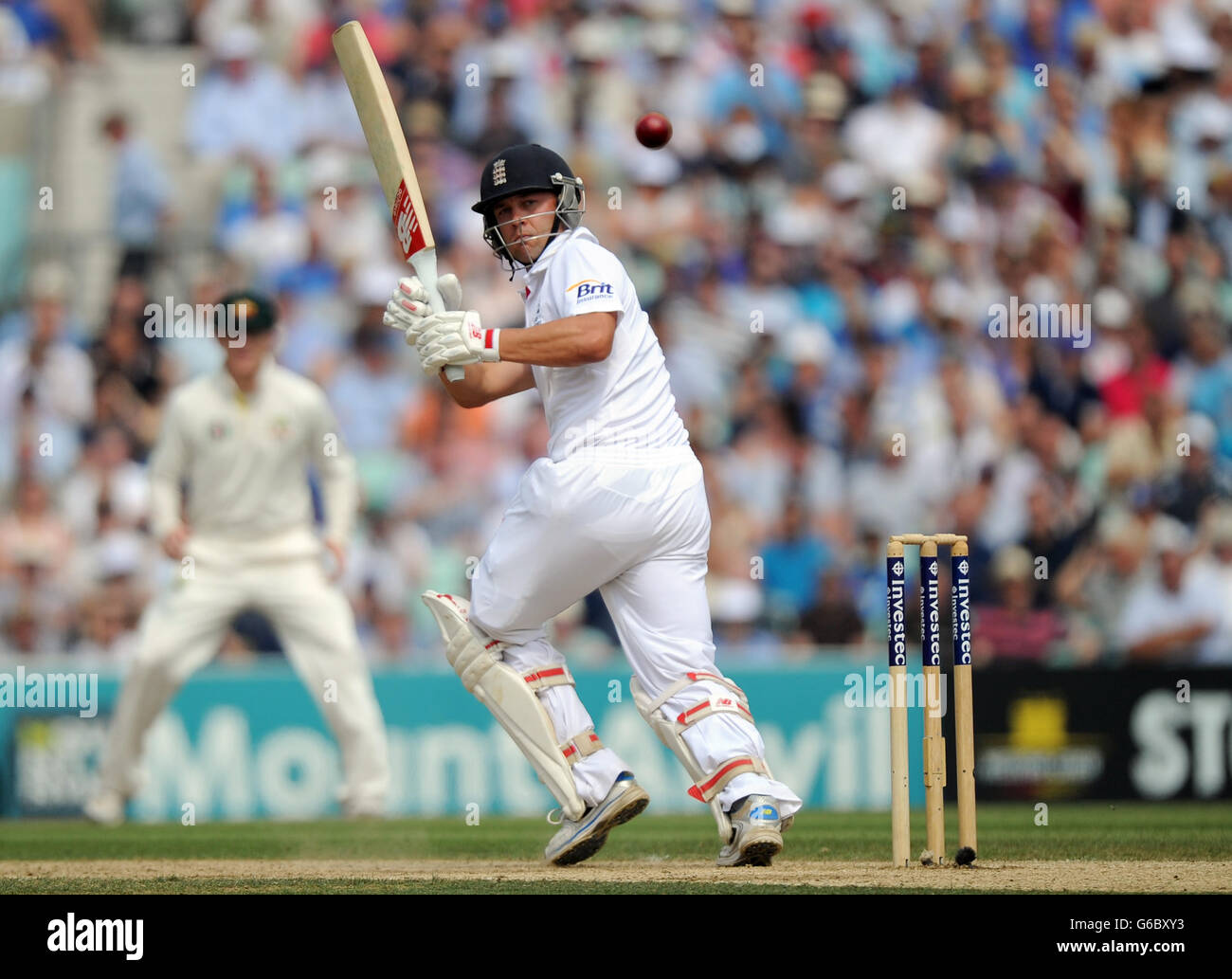 Jonathan Trott bats de l'Angleterre au cours du troisième jour du cinquième match test Investec Ashes au Kia Oval, Londres. Banque D'Images