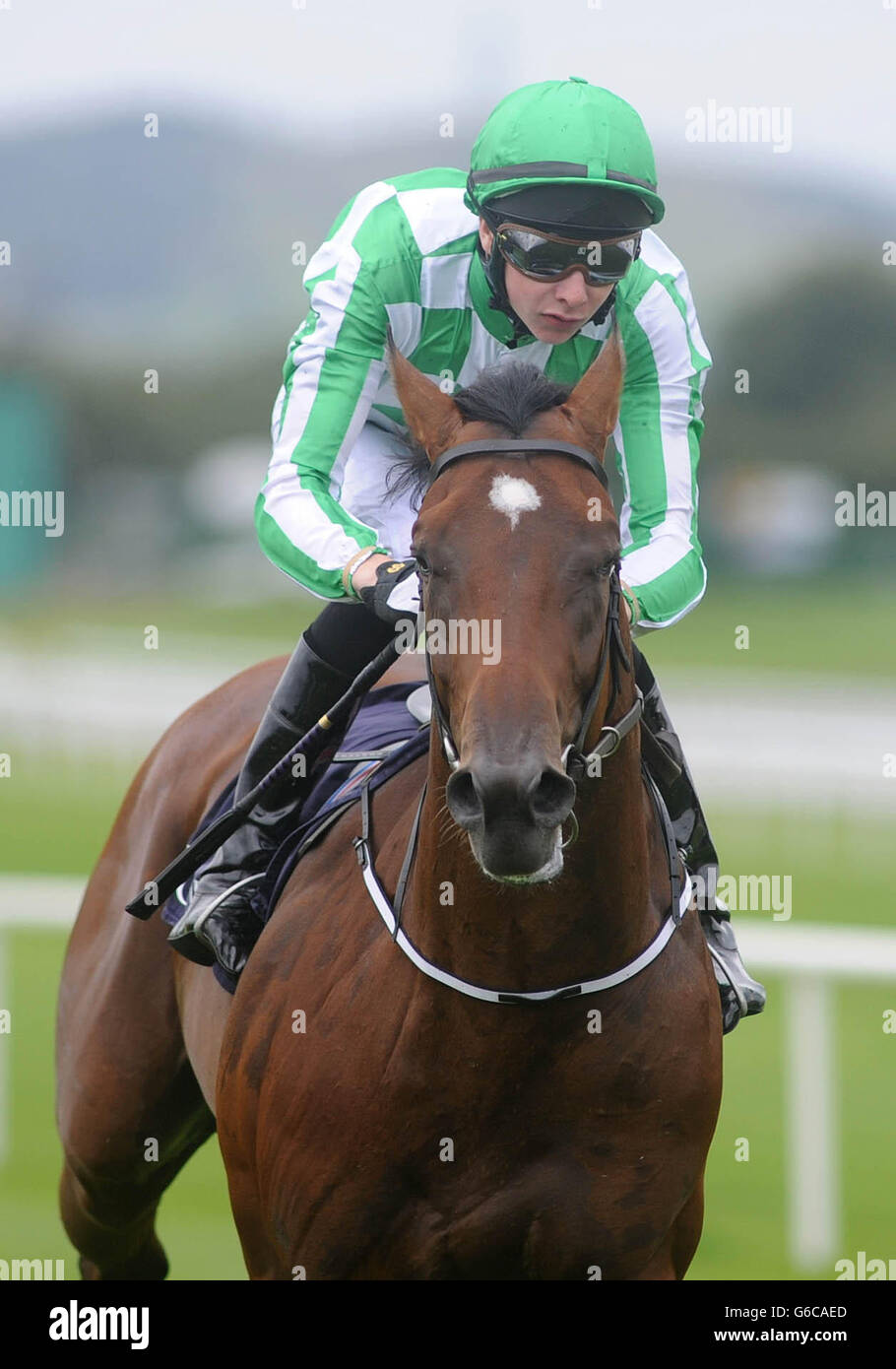 Le jockey Joseph O'Brien remporte le commandement de la guerre dans les enjeux de la futurité du Fonds européen Galileo Breeders lors de la journée Galileo Futurity Stakes au Curragh Racecourse, Co Kildare, Irlande. Banque D'Images