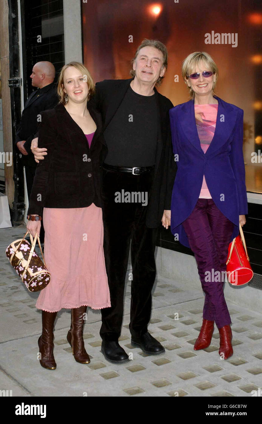 Model Twiggy et son mari Leigh Lawson arrivent à l'ouverture du magasin de  Stella McCartney à Londres, Bruton Street Photo Stock - Alamy
