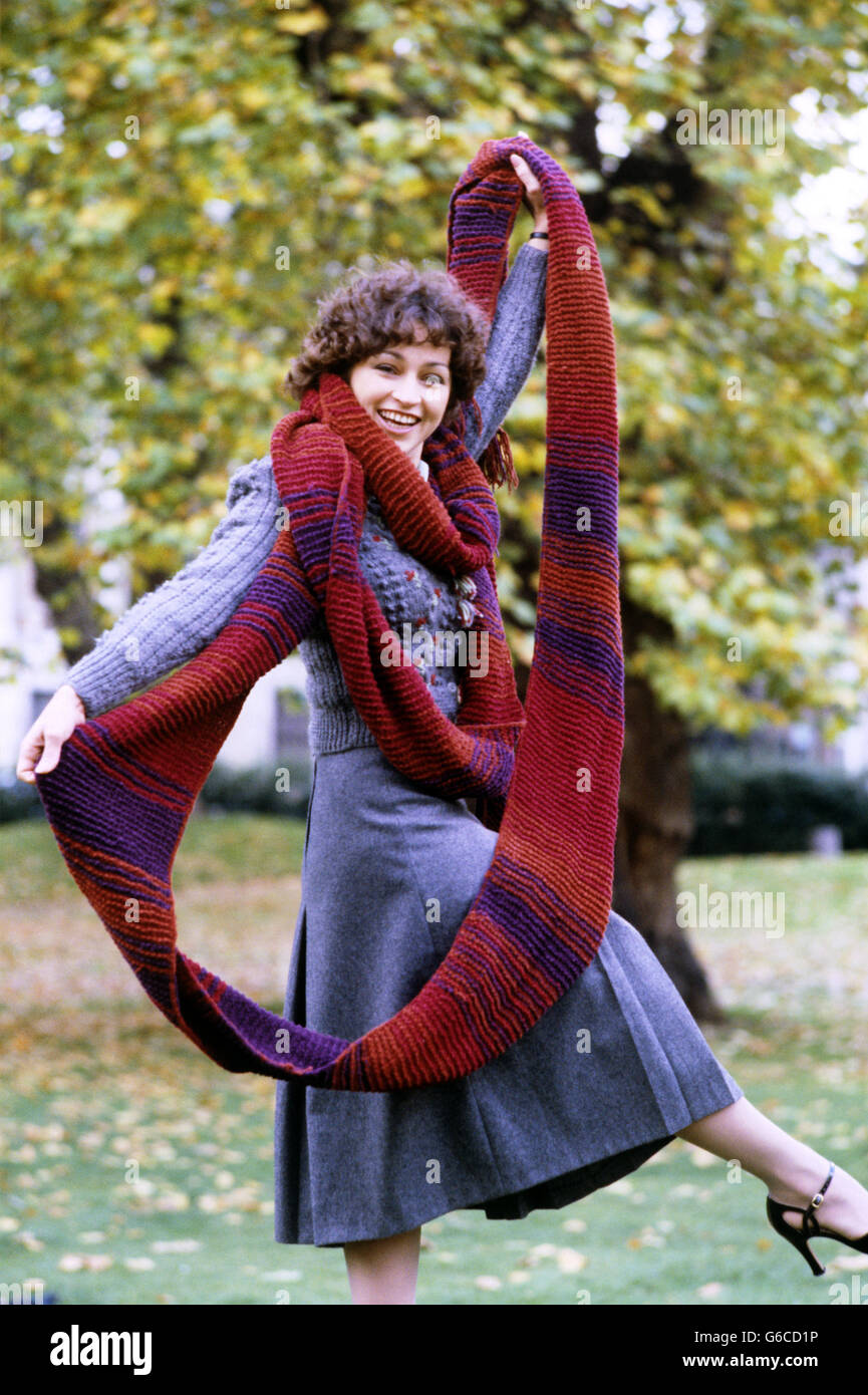 L'actrice australienne Janet Fielding, 23 ans, qui a été révélée comme la nouvelle assistante de l'exposition de science-fiction de longue date Doctor Who. Banque D'Images