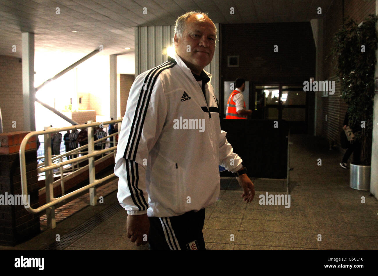 Football - Barclays Premier League - Newcastle United / Fulham - St James' Park.Martin Jol, directeur de Fulham, arrive au stade Banque D'Images