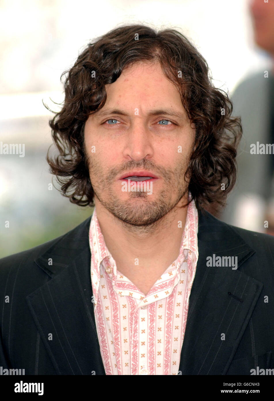 L'acteur/réalisateur Vincent Gallo pose pour les photographes au photocall pour « The Brown Bunny » lors du 56e Festival de Cannes, France. Banque D'Images