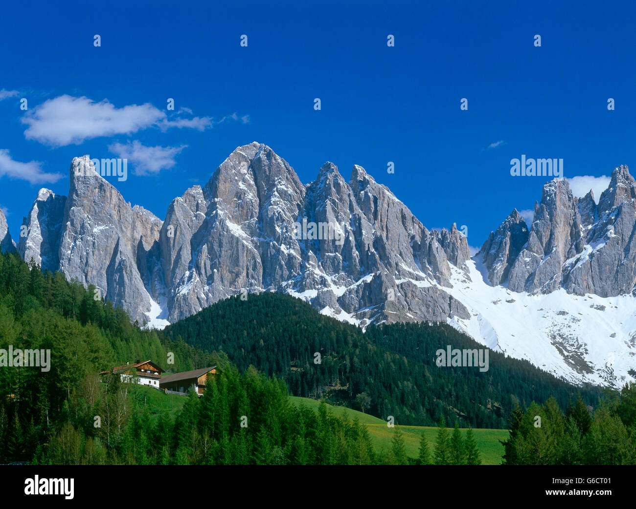 Les Dolomites vues de la Val di Funes, Trentin, Italie Banque D'Images