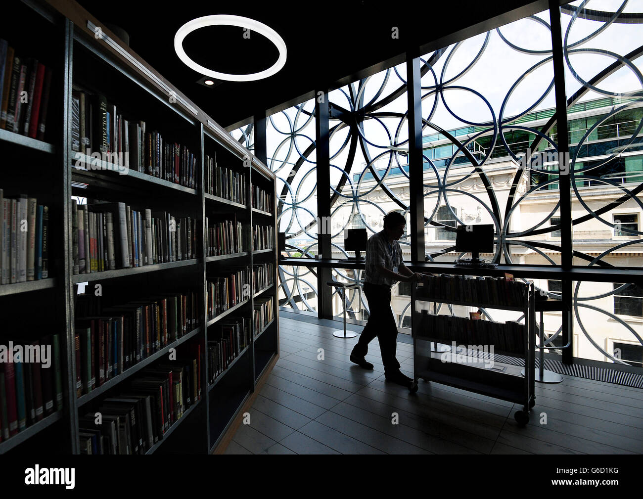 Vue générale de l'intérieur à la Bibliothèque de Birmingham, Birmingham conçu par la firme d'architecture Mecanoo. Banque D'Images