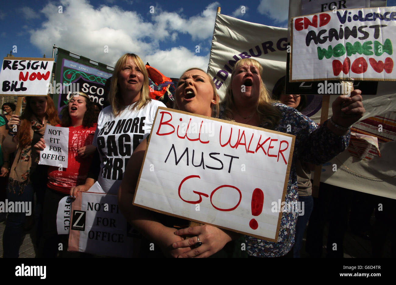Les femmes de protestation devant le Parlement écossais Banque D'Images