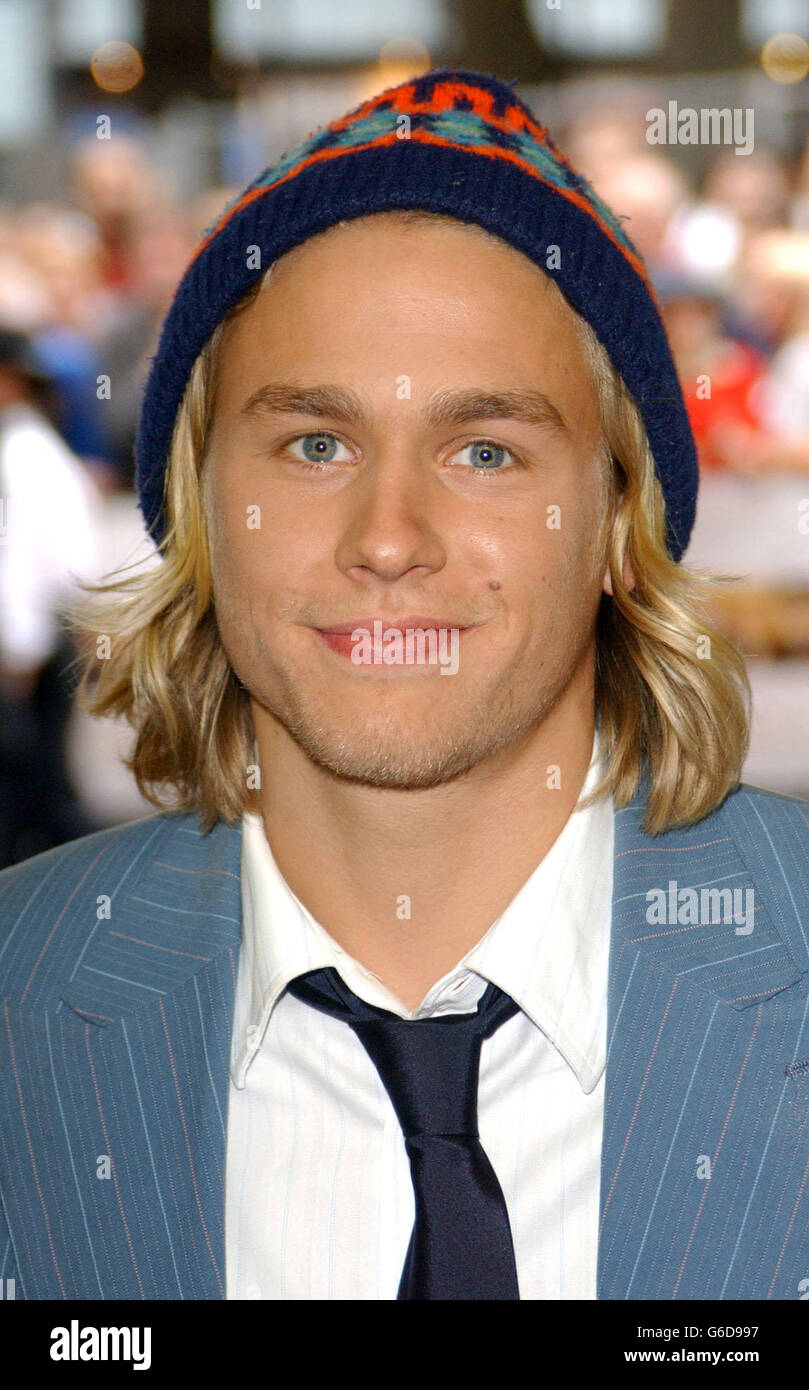 Charlie hunnam Banque de photographies et d’images à haute résolution ...