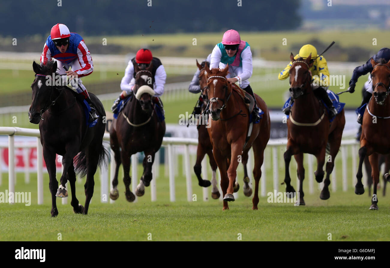 Belle de Cried par Johnny Murtagh gagne les Lanwades Stud Blandford Stakes pendant Lanwades Stud Blandford Stakes/COURSE 40th Anniversary Day au Curragh Racecourse, comté de Kildare, Irlande. Banque D'Images