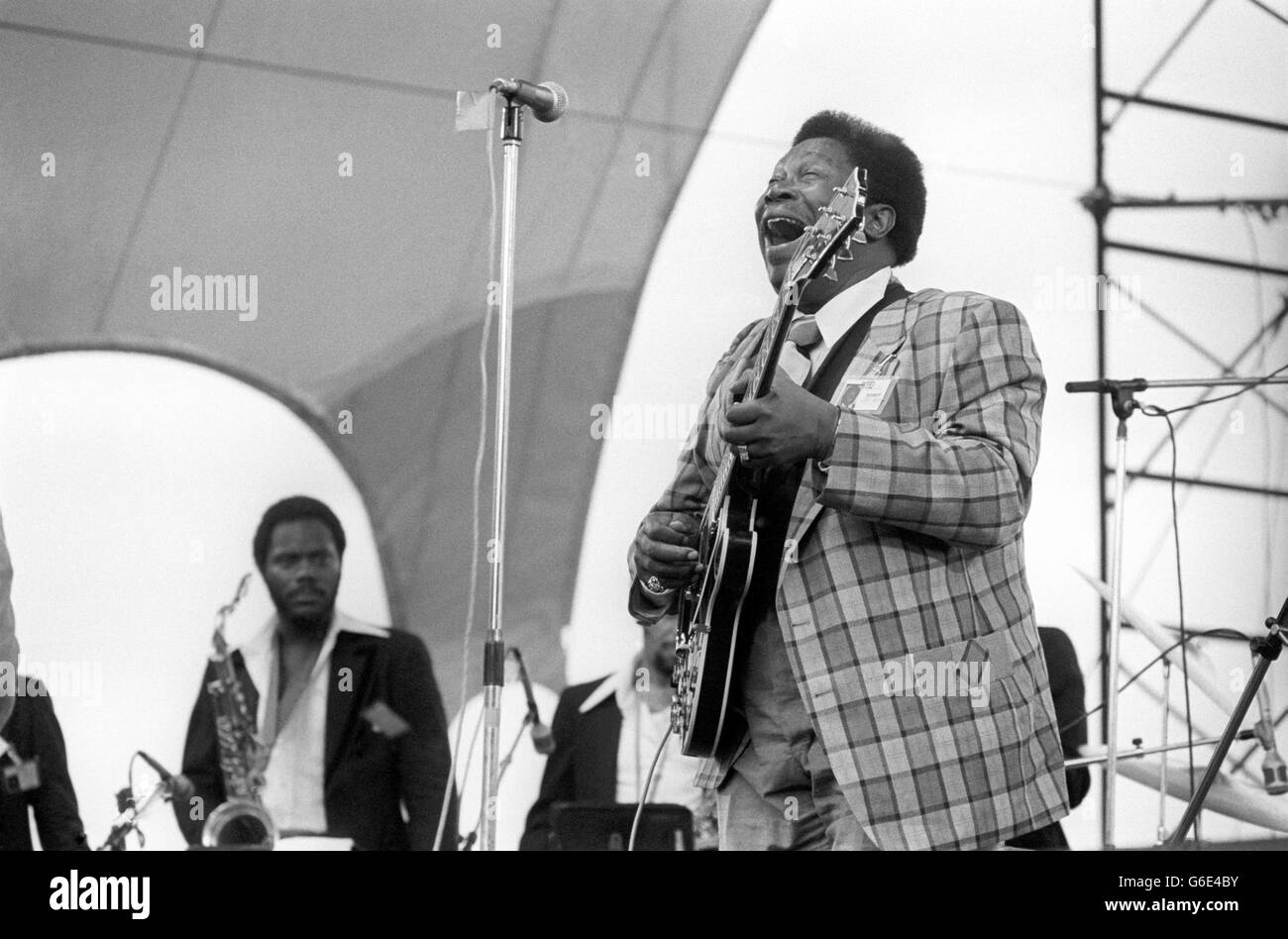 B. B. King, le célèbre guitariste américain de blues, sur scène au Alexander Palace dans le nord de Londres pendant le festival de jazz de la radio capitale, une extravagance de six jours. Banque D'Images