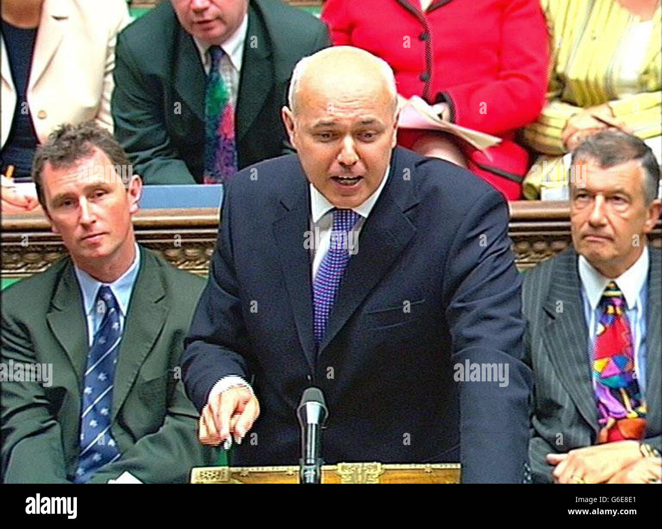 Capture d'écran du chef de l'opposition, Iain Duncan Smith, prenant la parole à la Chambre des communes, à Londres, au cours des questions du premier ministre. Banque D'Images