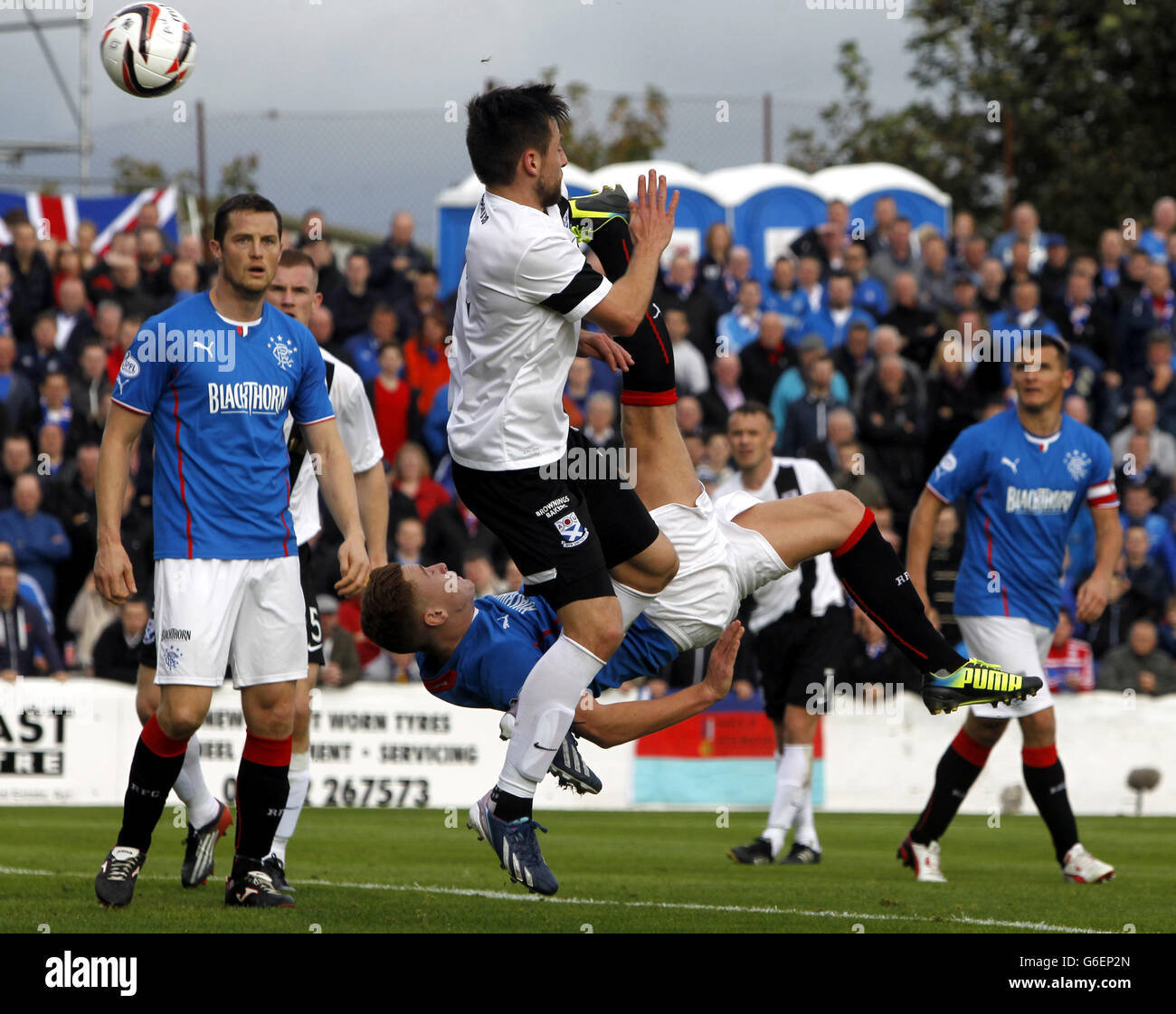 Lewis McLeod des Rangers marque une balle de but lors du match Scottish League One à Somerset Park, Ayr. Banque D'Images