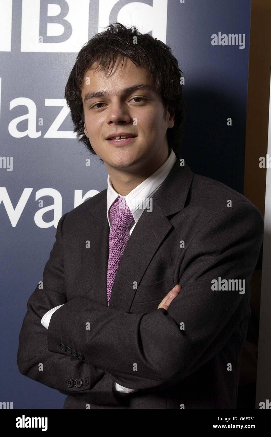 Le chanteur Jamie Cullum après avoir reçu le Rising Star Award lors d'un BBC Jazz Awards, qui s'est tenu au Queen Elizabeth Hall de Londres. Banque D'Images